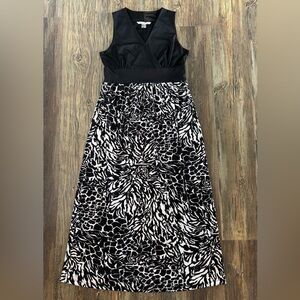 Peter Nygard Sleeveless Maxi Dress Size Medium V-Neck Black White Animal Print